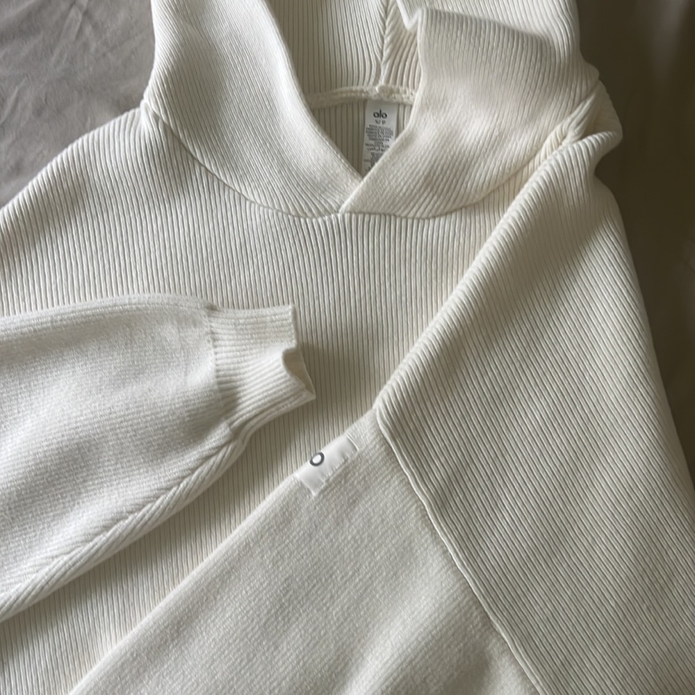 ALO Yoga Cream Oversized Hooded Sweater - Picture 6 of 9